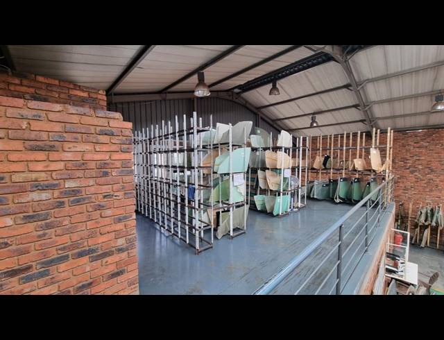 366M² WAREHOUSE TO LET IN JET PARK